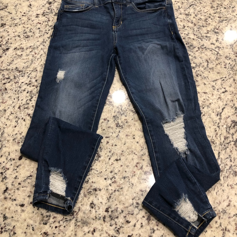 Francesca’s distressed jean❤️